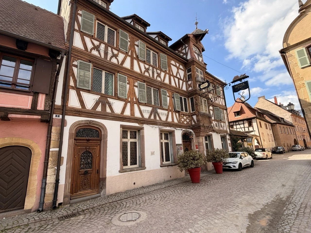 Façade à colombages à Turckheim : repère local, sans attribution de chantier à cet établissement.