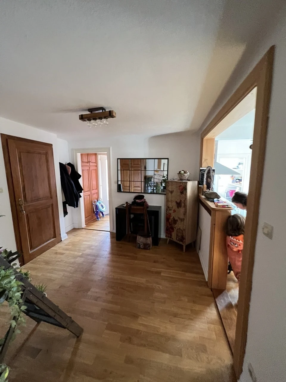 Parquet d’entrée en bois dans une maison alsacienne