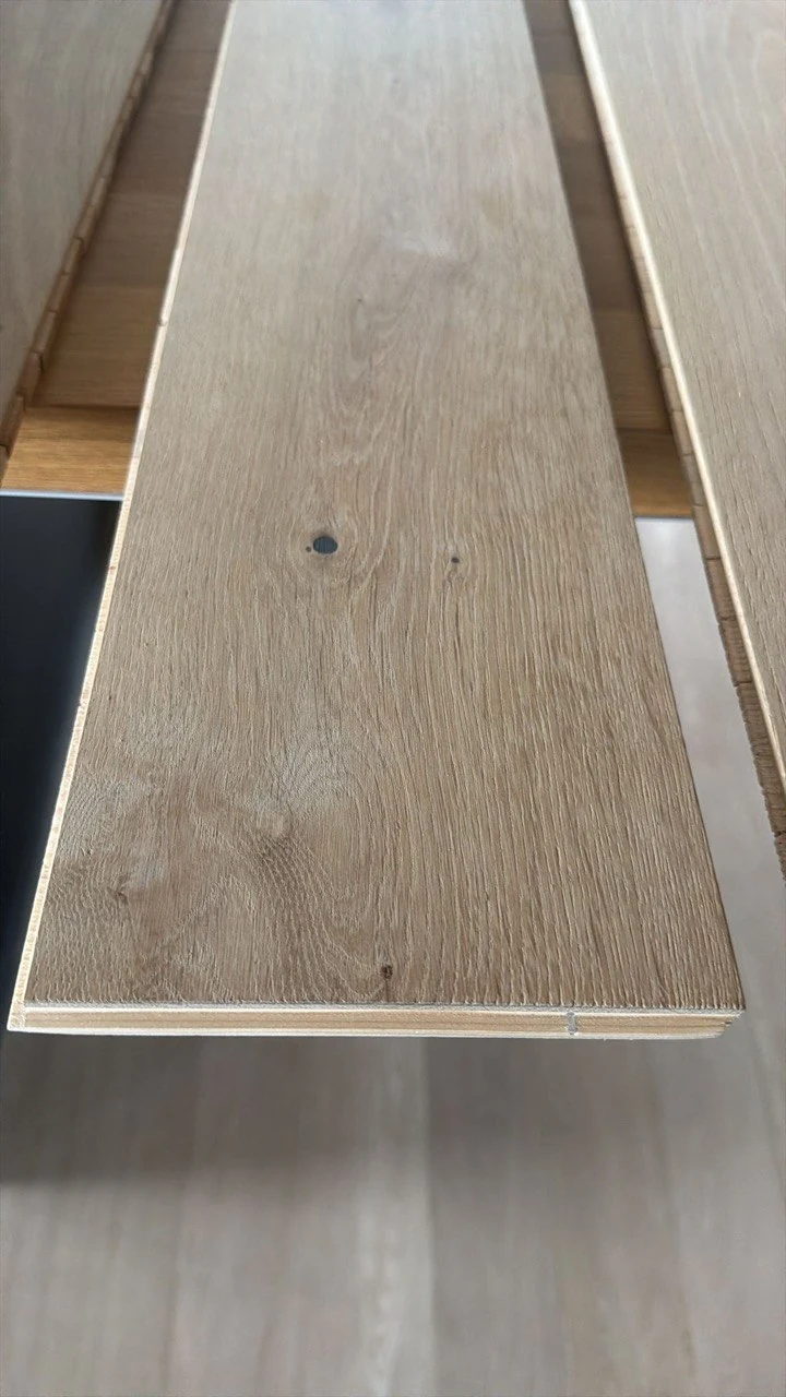 Pose de parquet massif : détail des lames de bois
